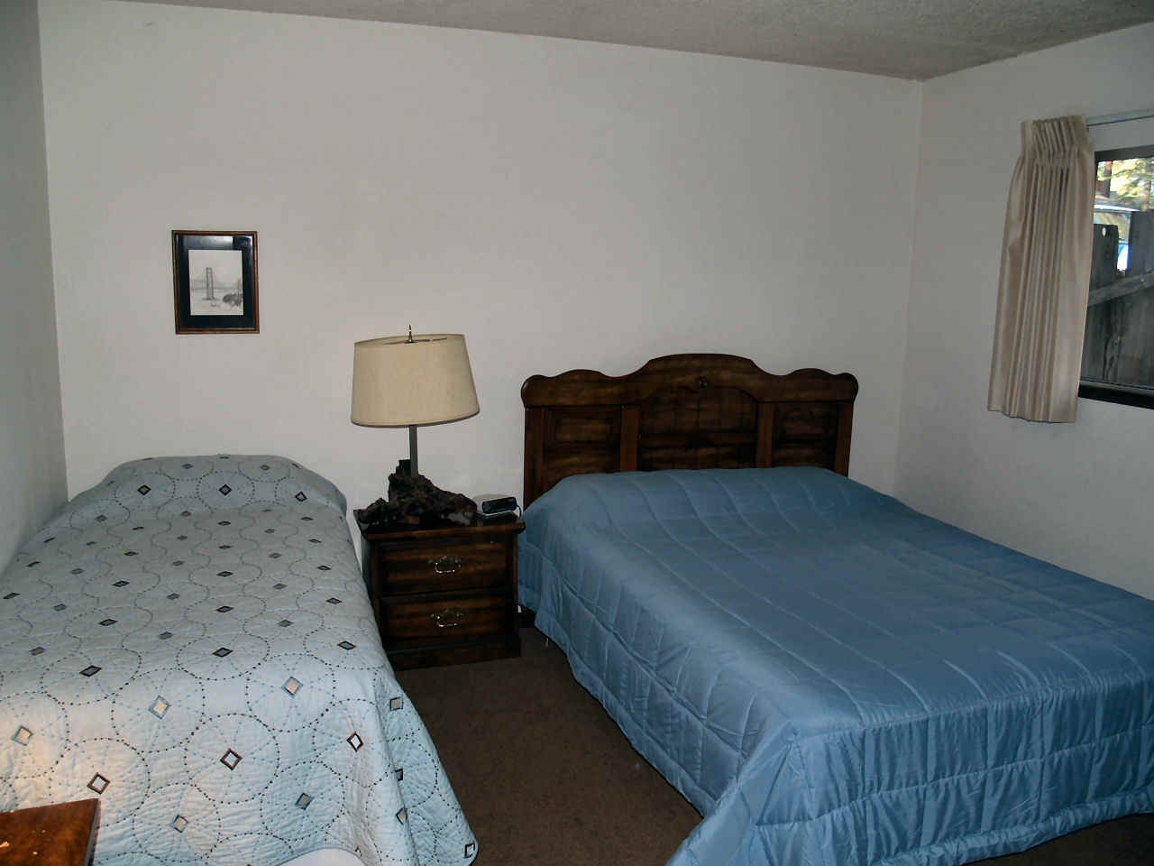 3569_bedroom_2.JPG (157623 bytes)