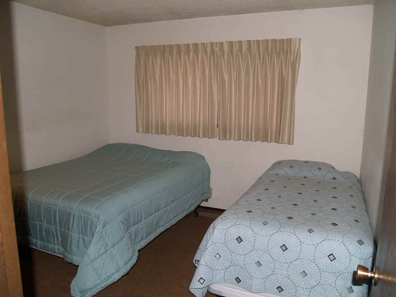 3569_bedroom_3.JPG (294896 bytes)