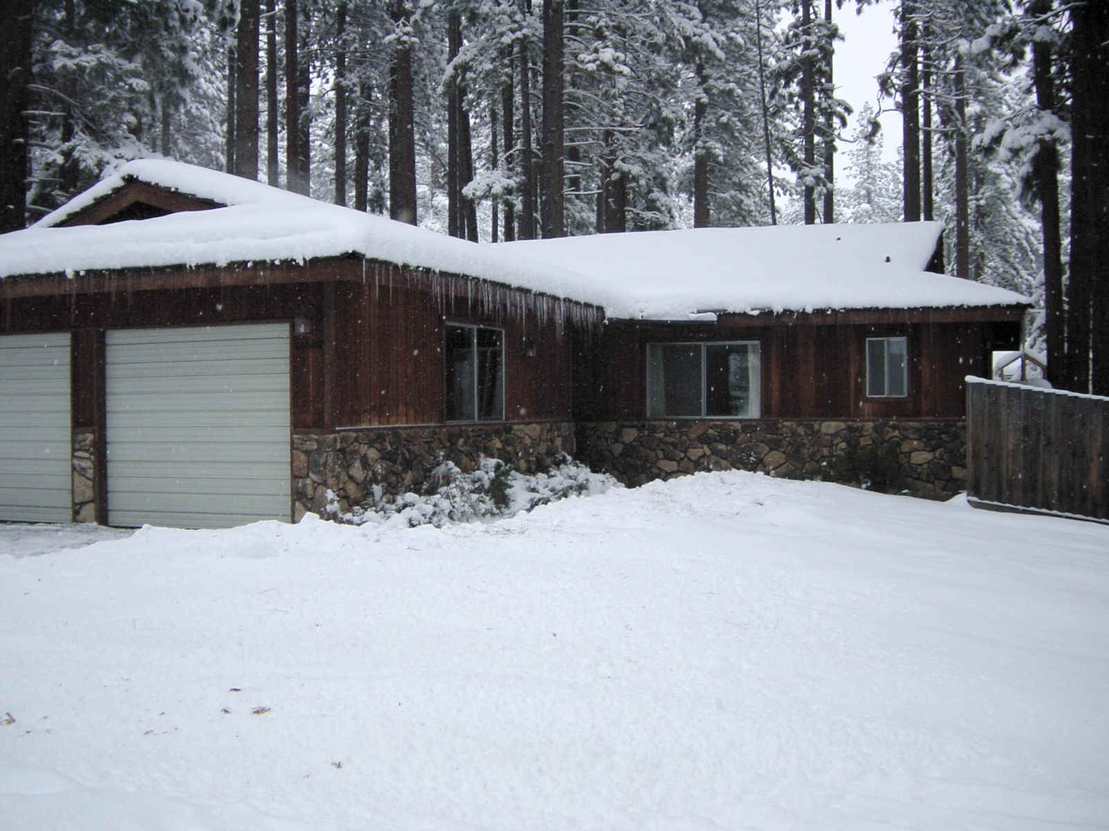 tahoe_03_snow4.JPG (350074 bytes)